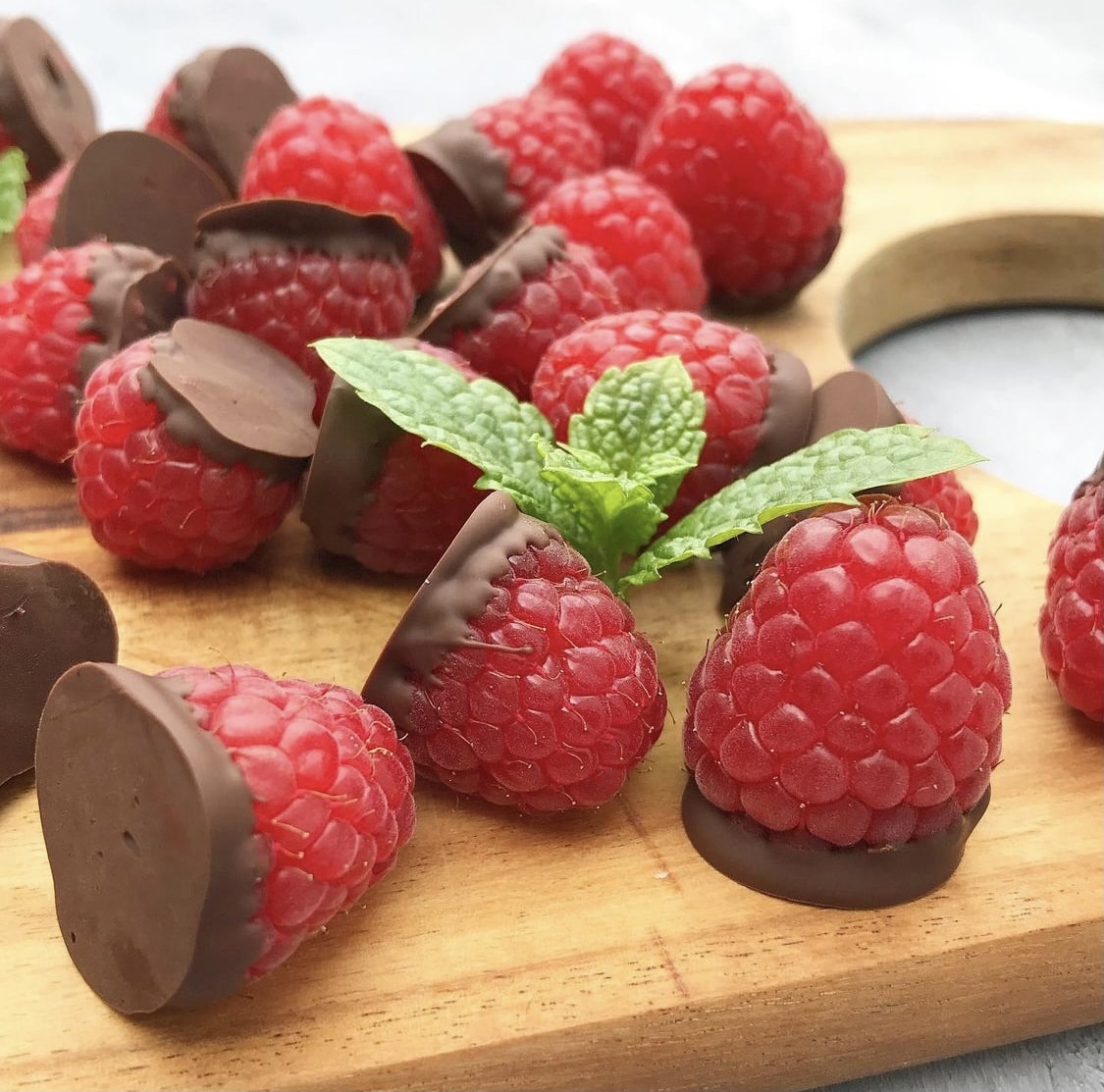 Hindbær med chokolade Nem og hurtig snack med frugt Mummum dk