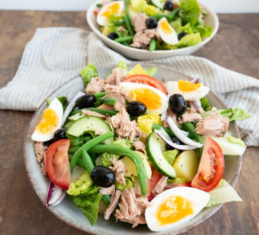 Opskrift på Salade Nicoise - Salat med tun og æg
