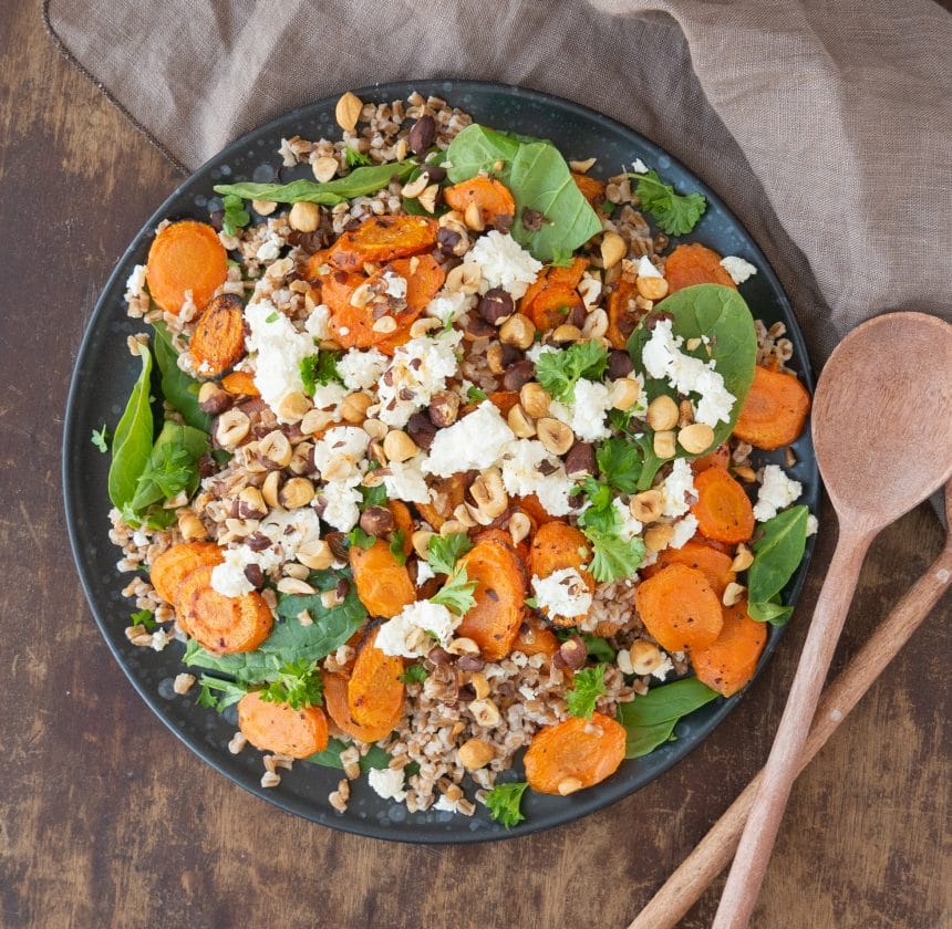 Salat med honningbagte gulerødder og feta