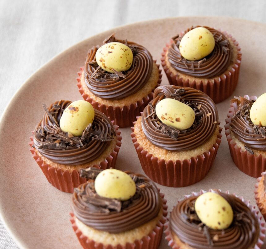 Påske cupcakes med chokoladecreme