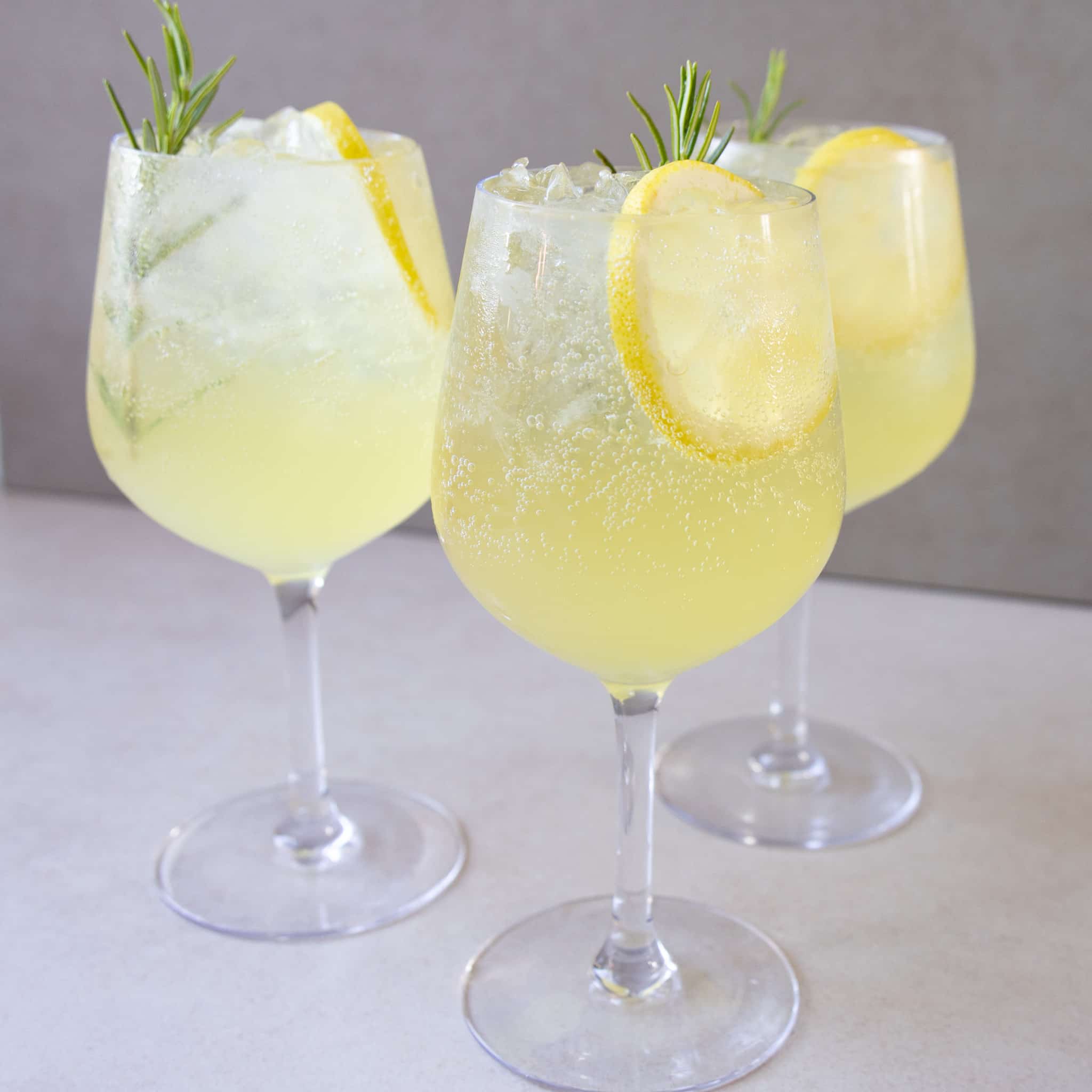 Limoncello spritz