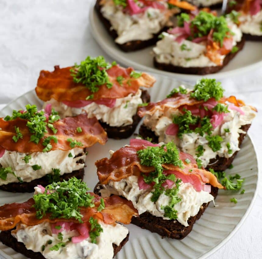 Smørrebrød med hønsesalat