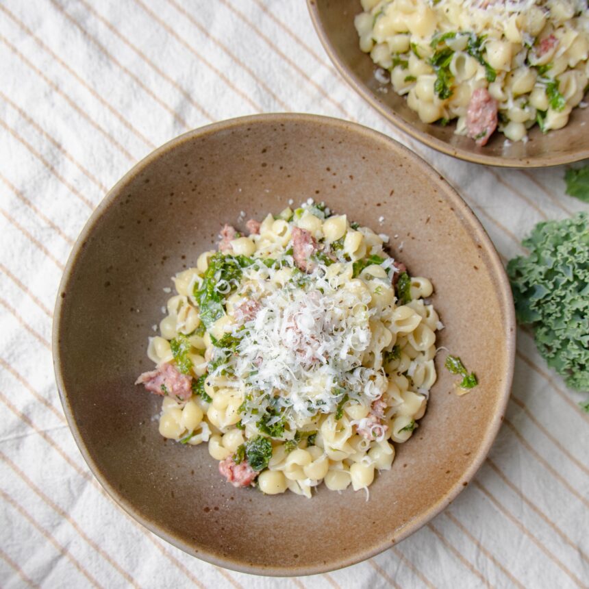 Pasta med salciccia og grønkål