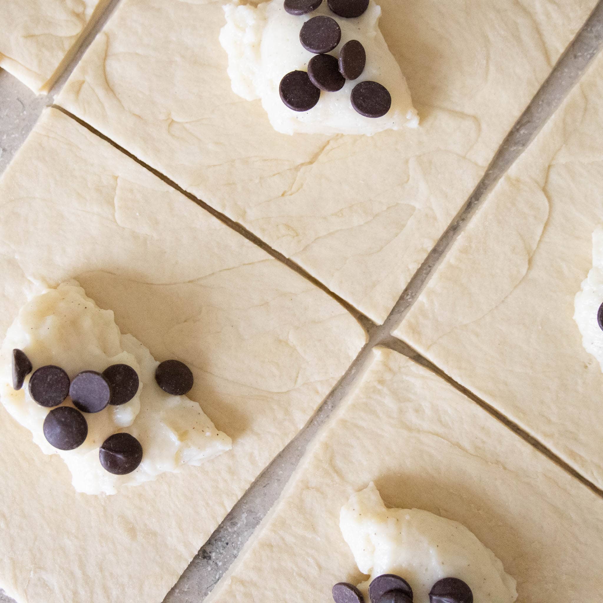 Fastelavnsboller med creme og chokolade